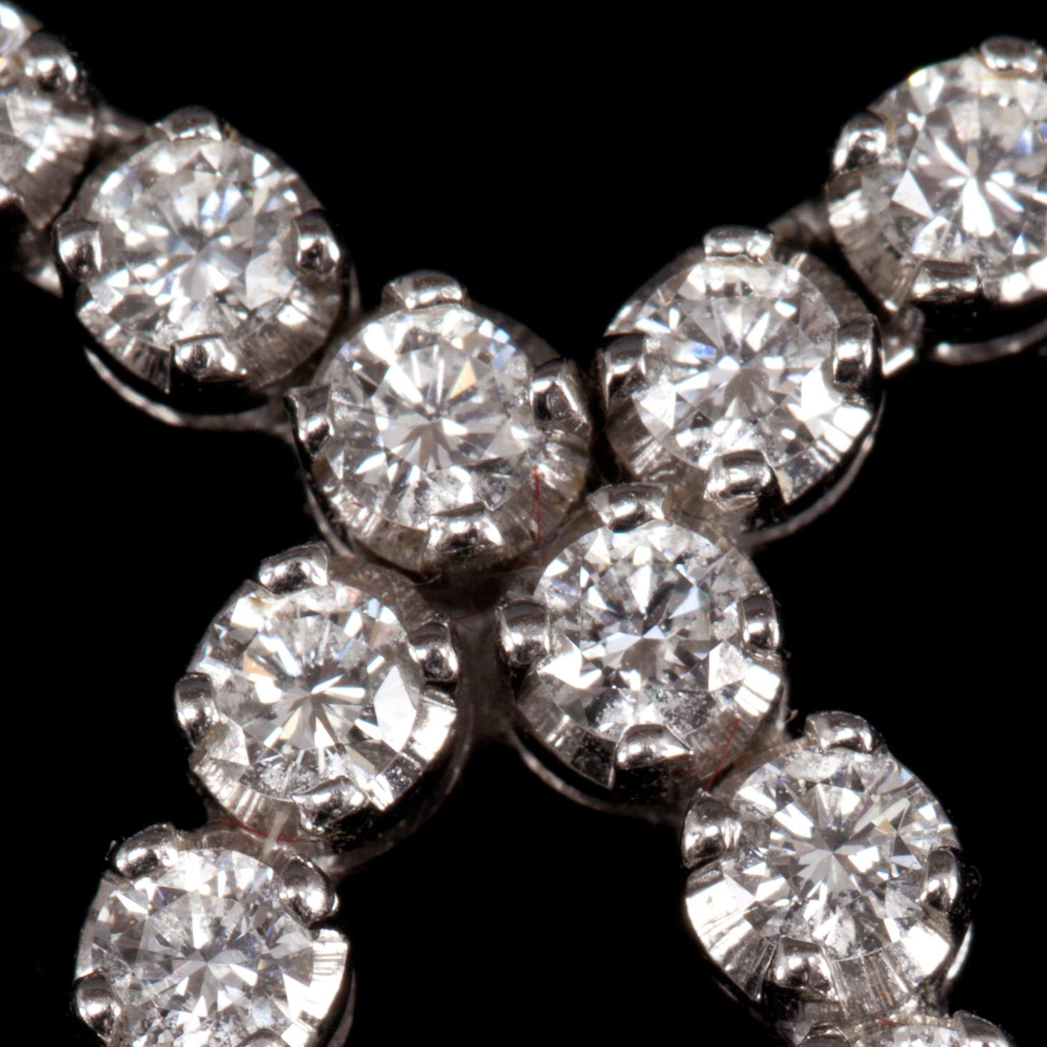 COLLIER, 18k vitguld med små diamanter tot ca 1 ct. Vikt 12 g.