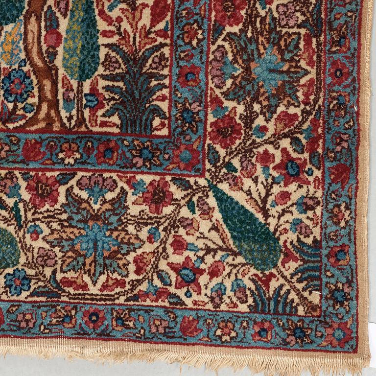 RUG. Semi-antique Kerman Province, the village Kheyrabad. 224,5 x 142,5 cm.