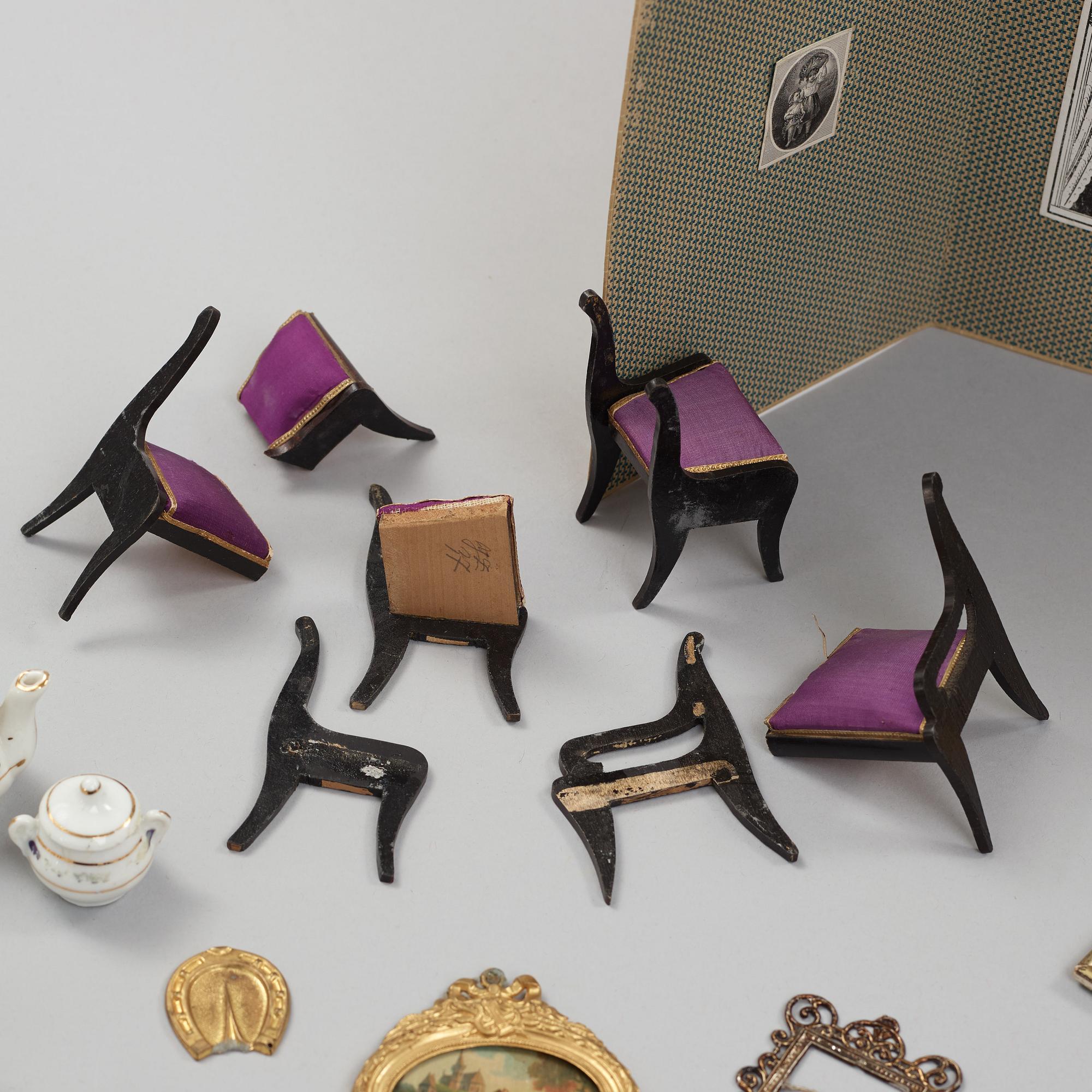 a set of dollhousefuniture and objects including Waltershausen.
