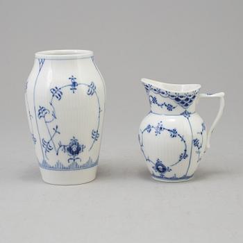 SERVIS, 44 delar, porslin, "Musselmalet", Royal Copenhagen, Danmark.