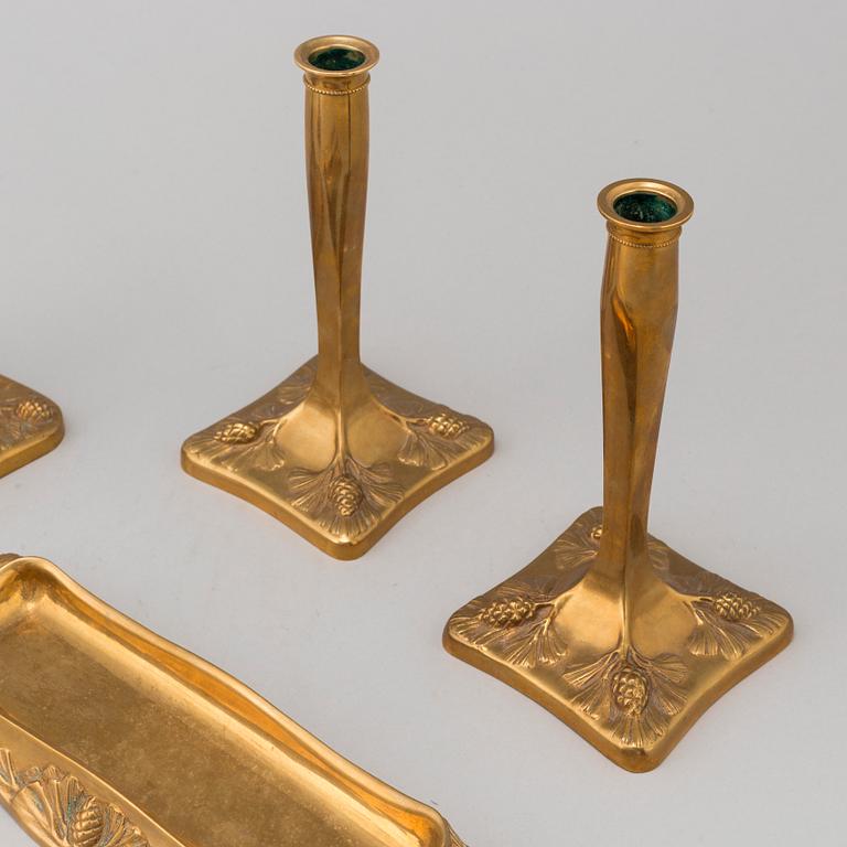 CARL HJALMAR NORRSTRÖM, a brass writing table set, 5 pieces, Art Nouveau, Skultuna.