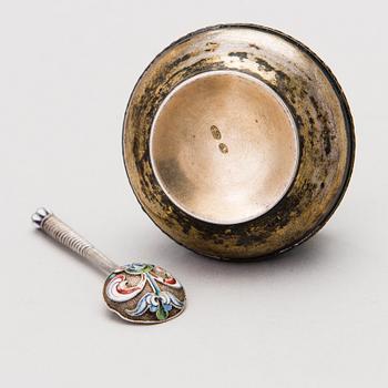 A Russian enamelled silver salt cellar and spoon, Moscow 1898-1917.