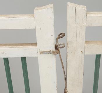 GRINDAR, ett par, 1900-talets början.