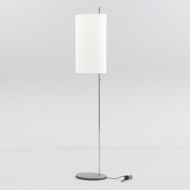ARNE JACOBSEN, golvlampa "28710 Royal", för Louis Poulsen, Danmark, 1900-talets slut.