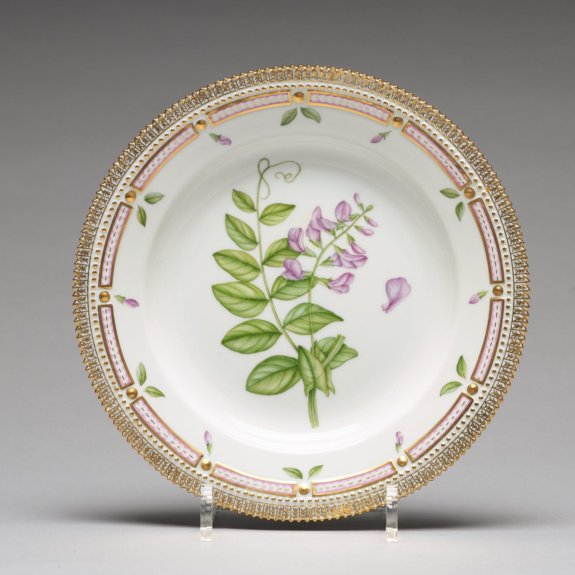 TALLRIKAR, 12 stycken, porslin. "Flora Danica", Royal Copenhagen, Danmark, 1900-tal.
