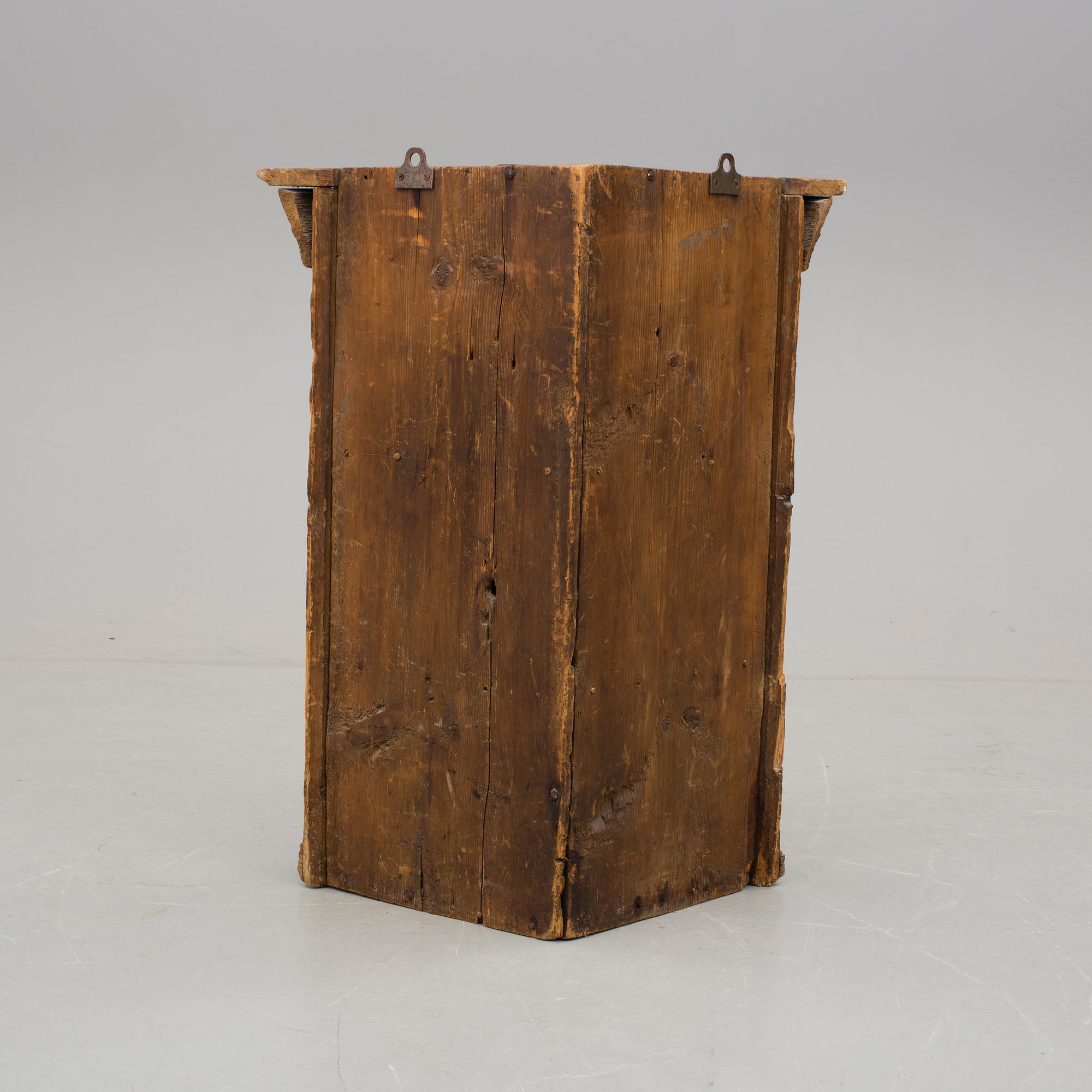 HÖRNSKÅP, allmoge, 1700-tal/1800-talets första hälft.