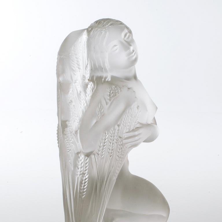 A glass sculpture from Lalique in France from the second half of the 20th century.