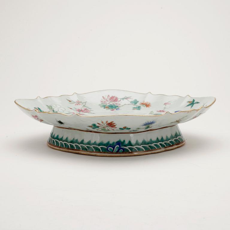 SKÅLFAT, porslin, sannolikt Tongzhi, Kina 1800-tal.