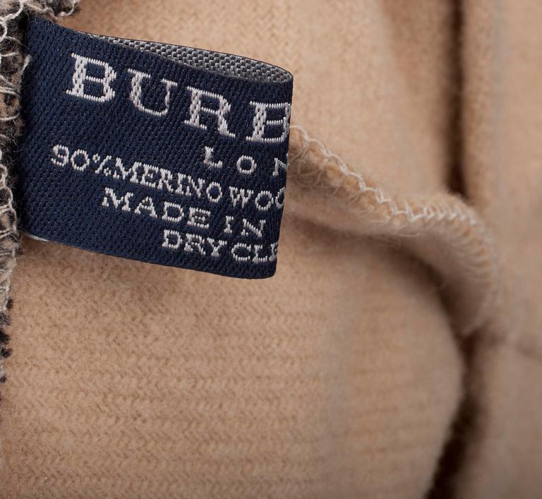 AXELVÄRMARE, Burberry.