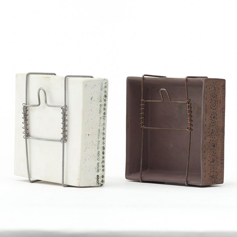 RUT BRYK, 2 st reliefer av stengods, Arabia, Finland 1950-talets slut.