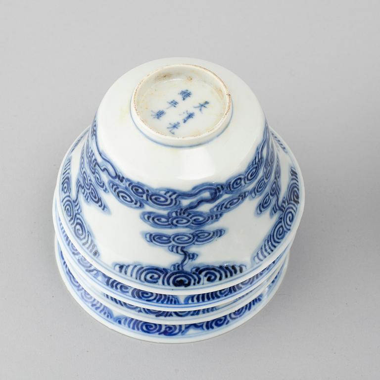 PORCELAIN, 4 parts in enamel, 10 parts porcelain, China, 20th century.