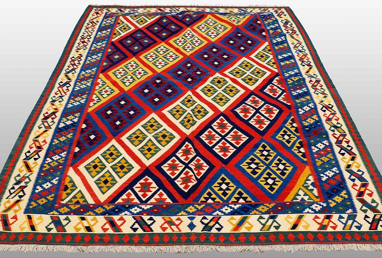 CARPET,  Kilim Shiraz, ca 292 x 205 cm.