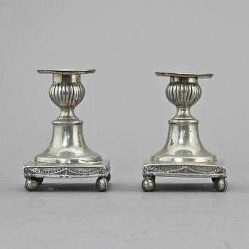 LJUSSTAKAR, ett par, tenn, Gustaf Eklöf, Vänersborg, 1828.