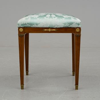 TABURETT, gustaviansk-stil, 1900-tal.