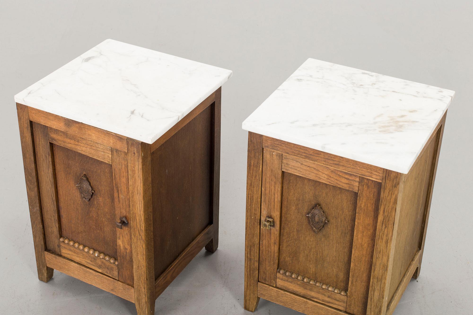 A PAIR OF BEDSIDE TABLES.