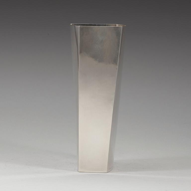 A Rey Urban sterling vase, Stockholm 1984.