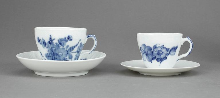 KAFFESERVIS, 32 delar, porslin, "Blå Blomst", Royal Copenhagen.