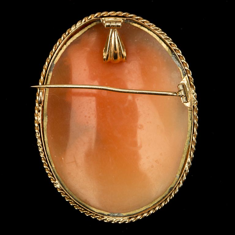 BROSCH/HÄNGE, camé, 18 k guld. Otydliga stämplar, 1948. Vikt ca 10 g.