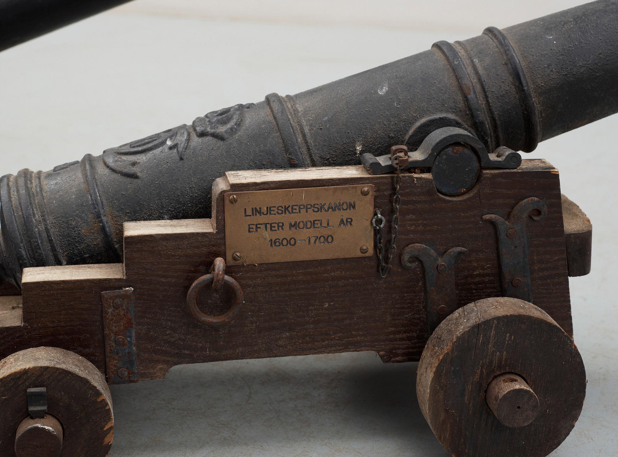 PRYDNADSKANONER, ett par, gjutjärn, 1900-tal.