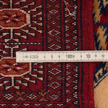 A RUNNER, a Pakistan Saff, ca 220 x 88,5 cm.