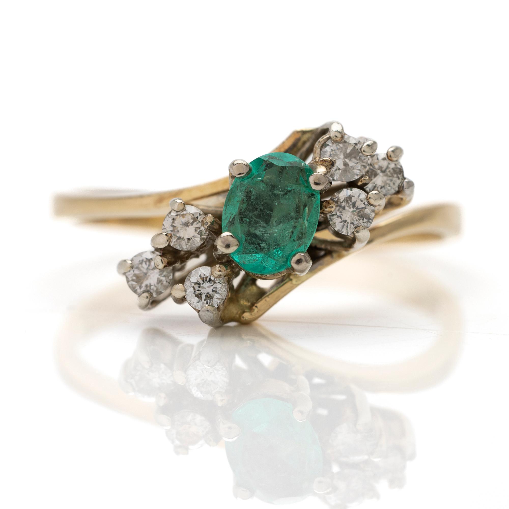 18K gold ring with emerald and diamonds.