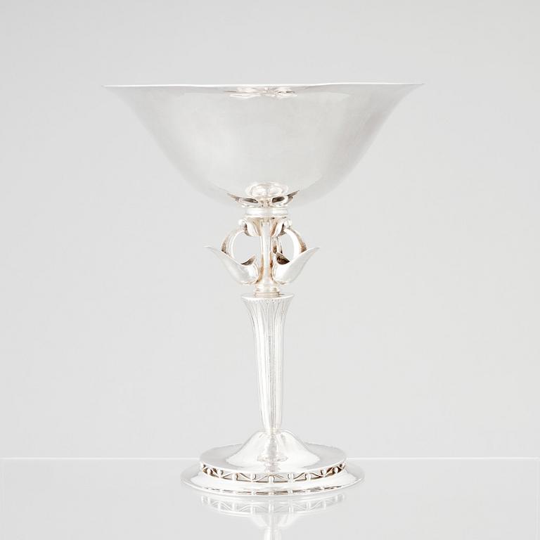 Georg Jensen, skål på fot, Köpenhamn 1925-32, sterling. Design nr 471, svenska importstämplar 1927.