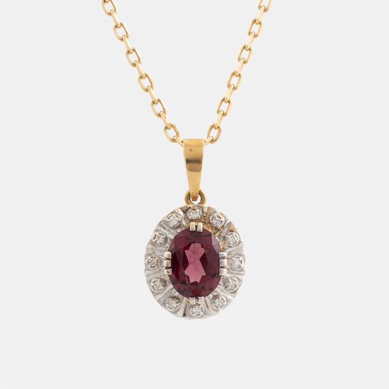18K gold set with faceted garnets and eight-cut diamonds.