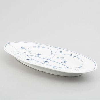 A Large 'Blue Fluted Plain' / 'Musselmalet' porcelain fish platter, Royal Copenhagen, 19th century.