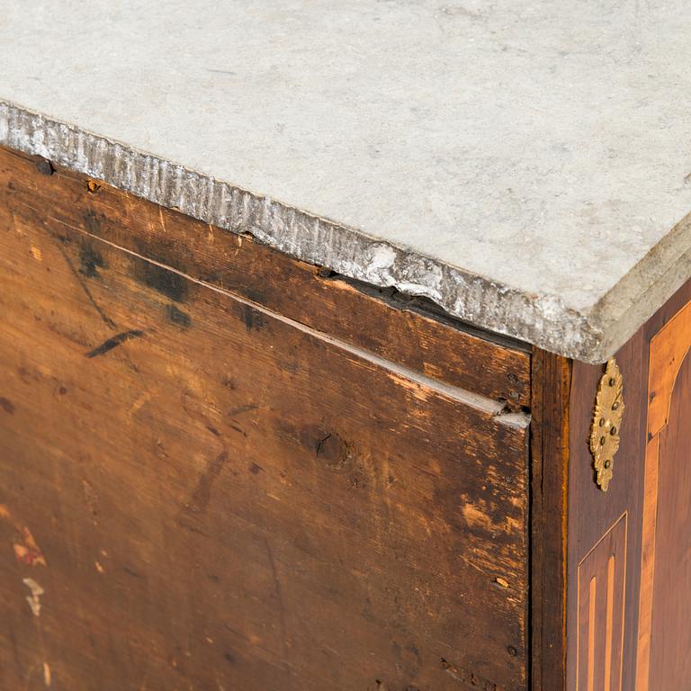 A Gustavian chest of drawers, late 18th century.