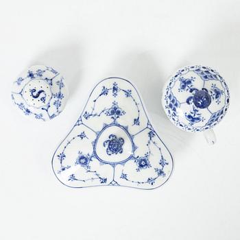 Royal Copenhagen, dinner and coffee service, 81 pcs, Blue Fluted, Full and Half Lace.