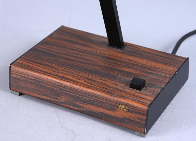 SKRIVBORDSLAMPA, etikettmärkt Luxo. 1900-talets mitt.