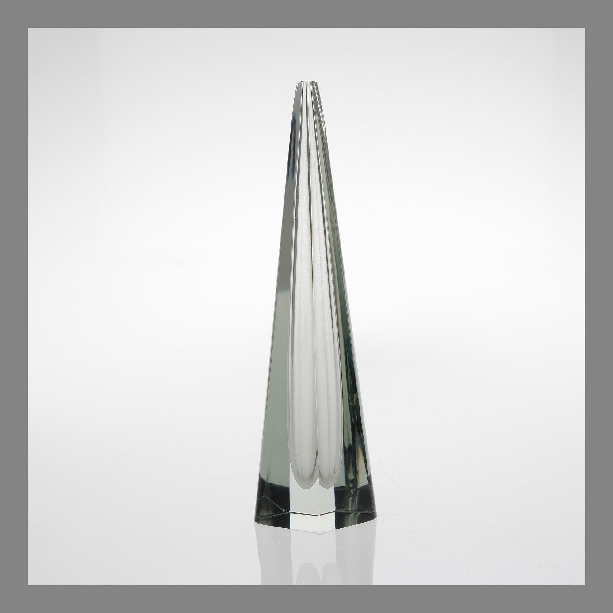 KAJ FRANCK, GLASSKULPTUR. Obelisk. Sign. K. Franck, Nuutajärvi Notsjö -58.