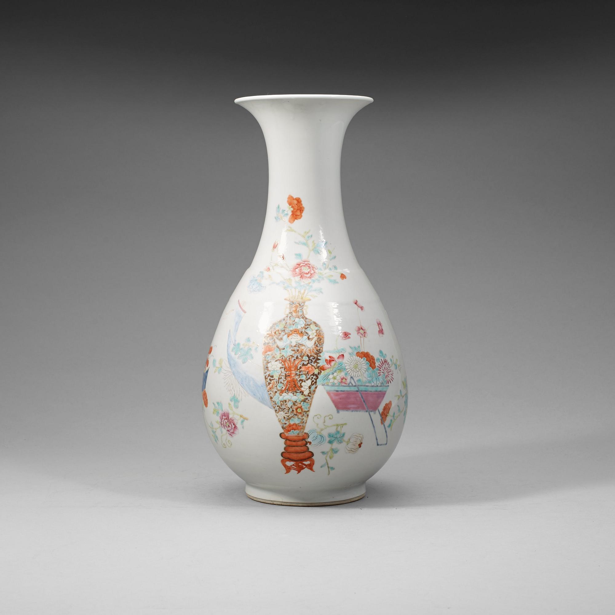 A Chinese famille rose vase, early 20th Century.
