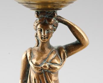 LJUSSTAKAR, 1 par, förgylld mässing, sengustavianska, omkring år 1800.