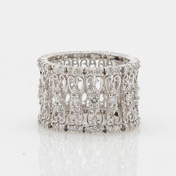 Ring, 18k white gold with brilliant-cut diamonds.