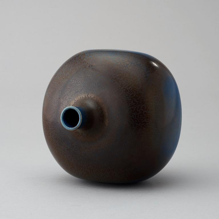 A Berndt Friberg stoneware vase, Gustavsberg Studio 1972.