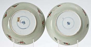 TALLRIKAR, ett par, porslin, Kina. 1800-tal.