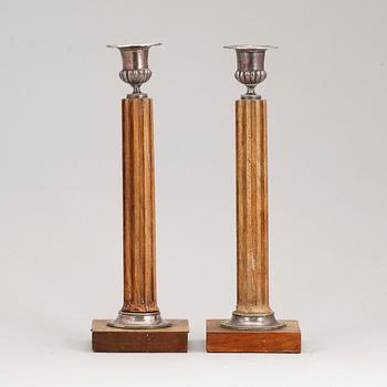 LJUSSTAKAR, ett par, sengustavianska, tidigt 1800-tal.