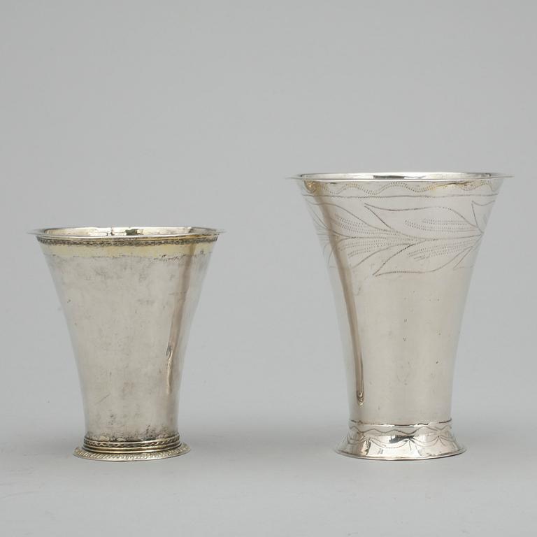 BÄGARE, 2 st, silver, Petter Röding, Varberg 1755 resp Johan Henrik Leffler Falun 1803. Tot ca 104 gram.