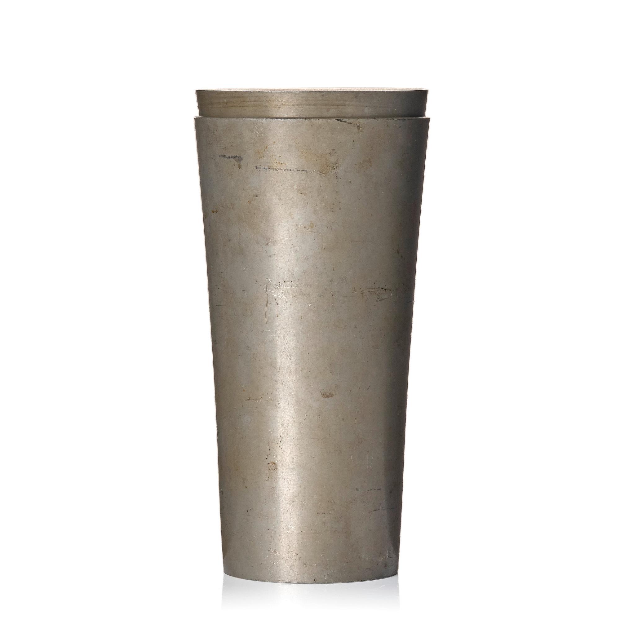 Björn Trägårdh, a pewter cocktail shaker model "A 2090", Firma Svenskt Tenn, Stockholm 1934.