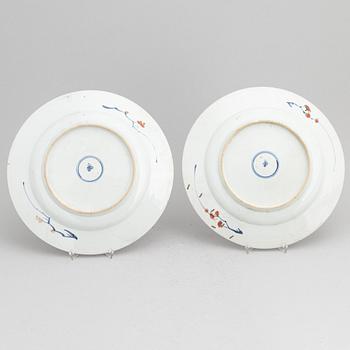 A pair of imari dishes, Qing dynasty, 18th Century.