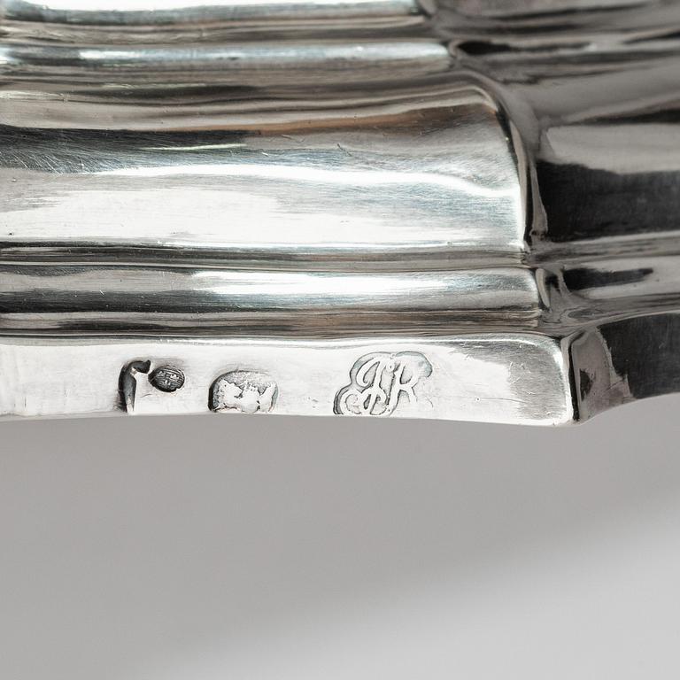 Jonas Thomasson Ronander, ljusstakar, ett par, silver, Stockholm 1754. Senbarock.