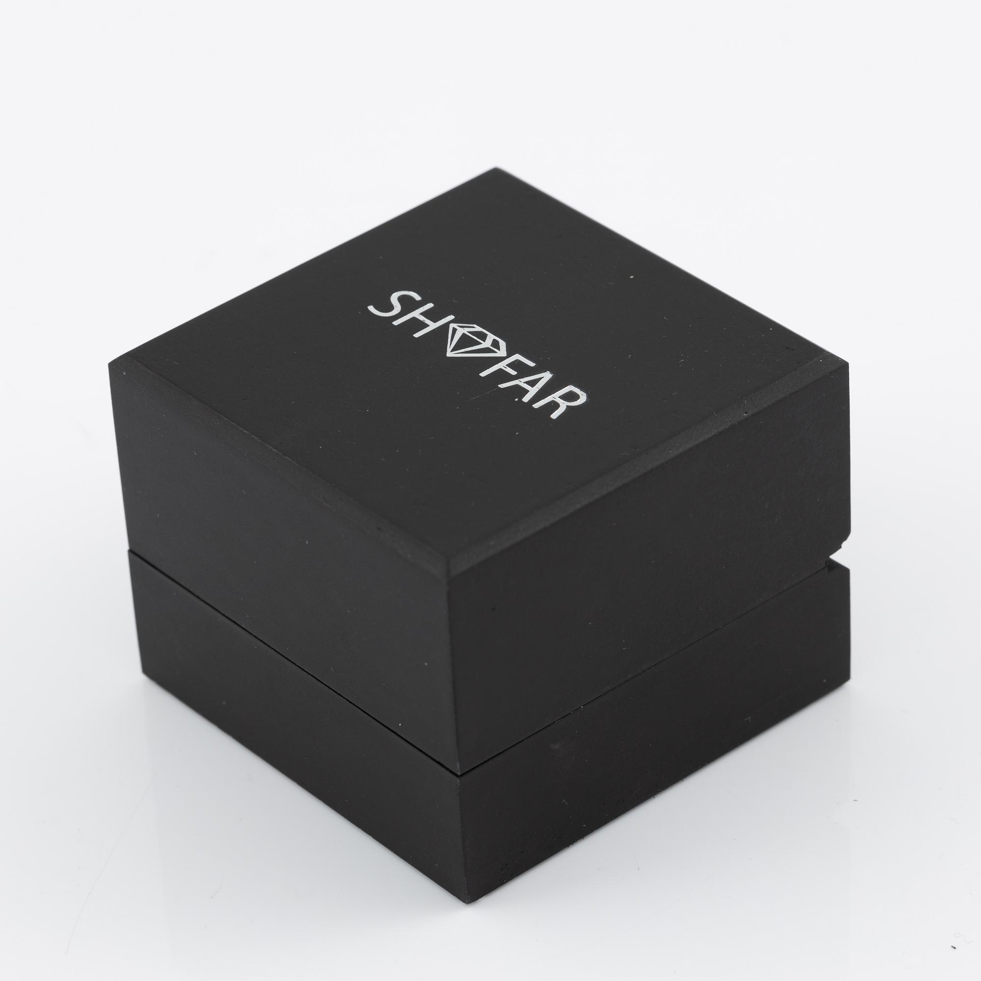 Ring 18K white gold set with an oval brilliant-cut diamond, accompanied by a GIA report.