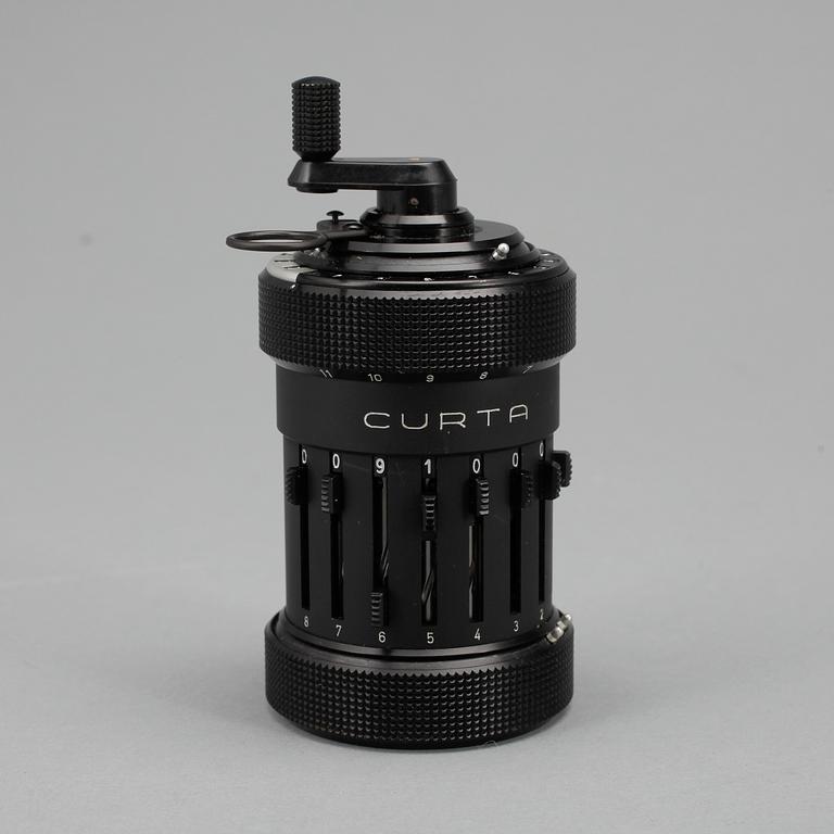 RÄKNEMASKIN, Curta, Contina AG Mauren, Lichtenstein, 1900-talets mitt.