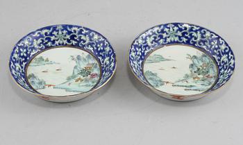 TALLRIKAR, 2 st, porslin, Kina, troligen omkring 1800-talets mitt.