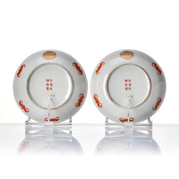 A pair of enamelled pink ground plates, Qing dynasty, Guangxu mark and period (1875-1908).