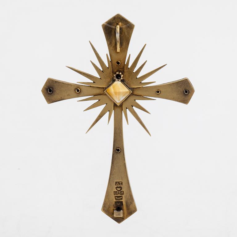 Oskar Pihl, Lucia kaulakoru/risti, 2-osainen, hopeaa ja sitriini. Tillander, Helsinki 1951.