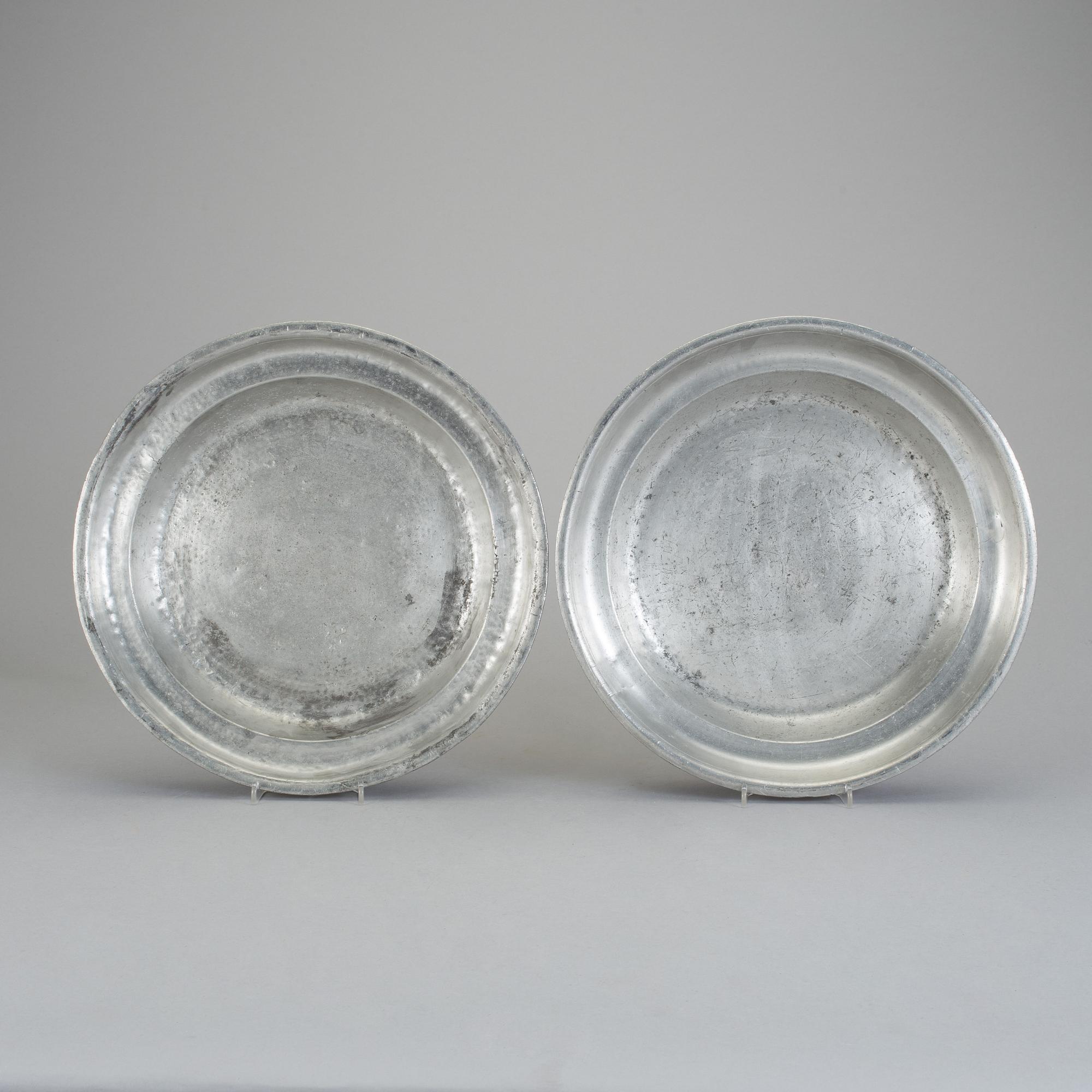 SKÅLFAT, 2 st, tenn, otydliga stämplar, bland annat Nyköping, 1800-tal.