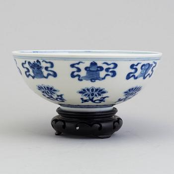 A chinese blue and white porcelain bowl, 20th century, with Guangxu's six character mark.