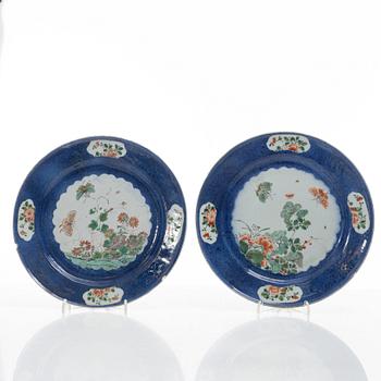 Tallrikar, ett par, porslin, Qingdynastin, Kangxi (1662-1722).